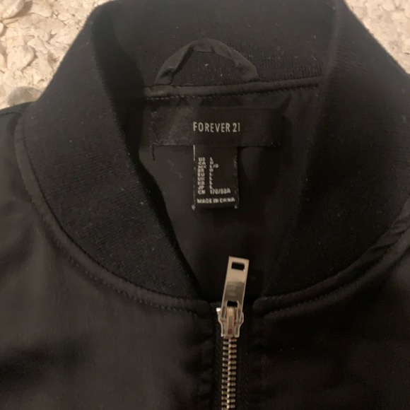 Forever 21 Women’s Long Black Zip Up Bomber Jacket Large w Tie at Waist & Bottom - Picture 11 of 11